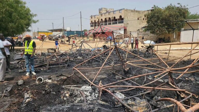 Incendie à la foire de Sampathé : Le maire de Thiès-Est exprime sa solidarité et promet un accompagnement